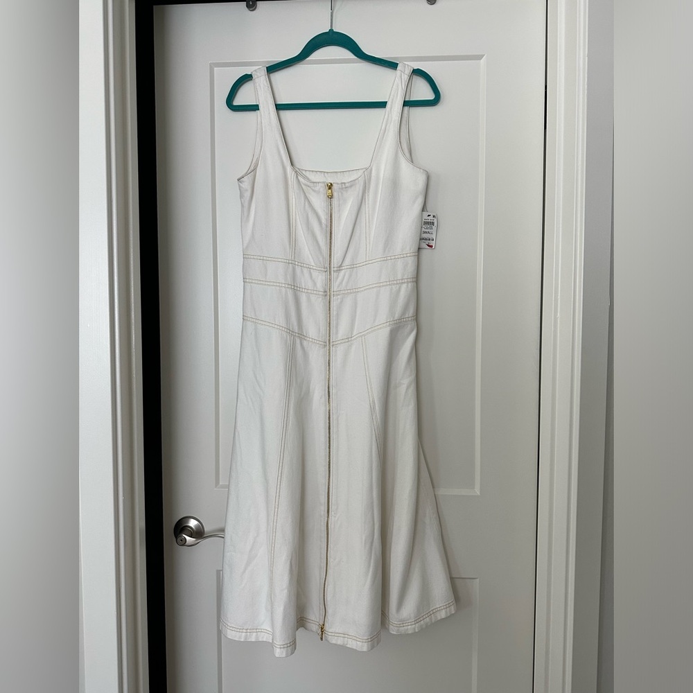 Elegant White Sleeveless Dress